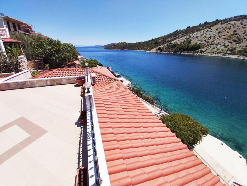 Apartments Carmen Vinišće Kültér fotó