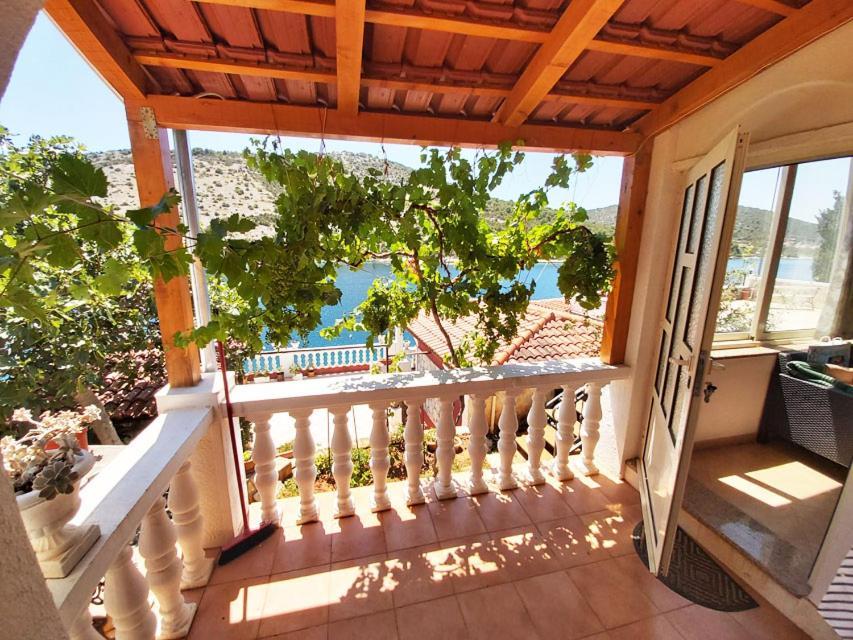 Apartments Carmen Vinišće Kültér fotó