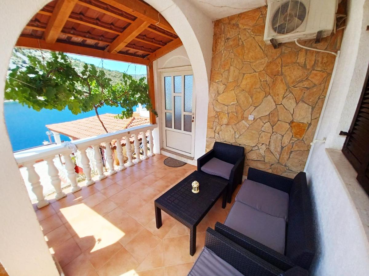 Apartments Carmen Vinišće Kültér fotó