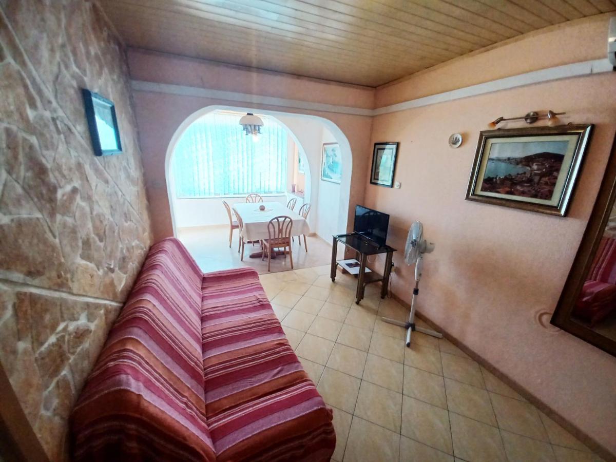 Apartments Carmen Vinišće Kültér fotó