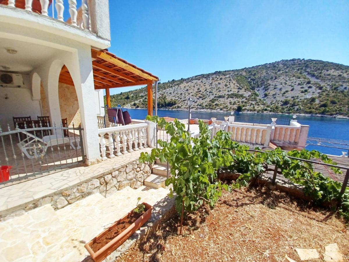 Apartments Carmen Vinišće Kültér fotó