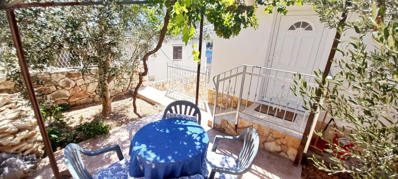 Apartments Carmen Vinišće Kültér fotó