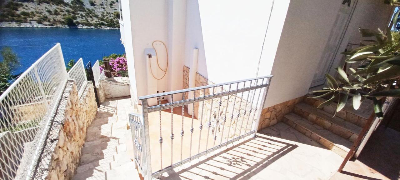 Apartments Carmen Vinišće Kültér fotó