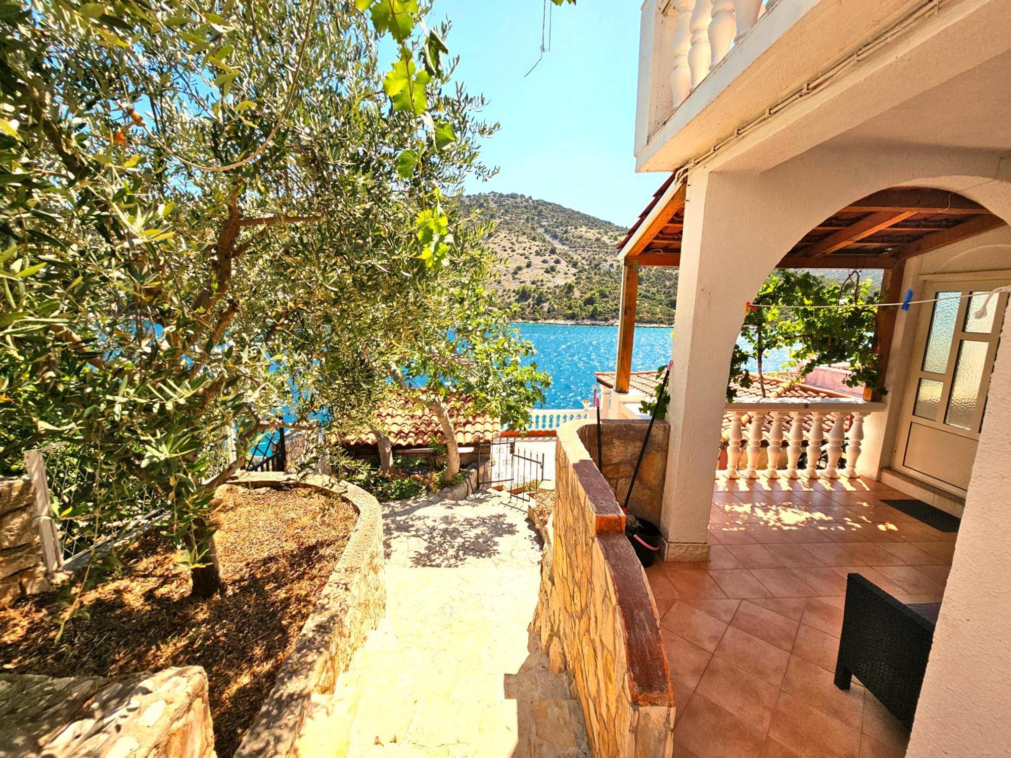 Apartments Carmen Vinišće Kültér fotó