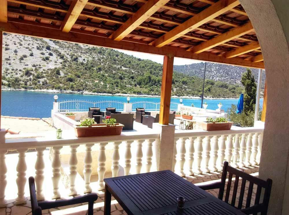 Apartments Carmen Vinišće Kültér fotó