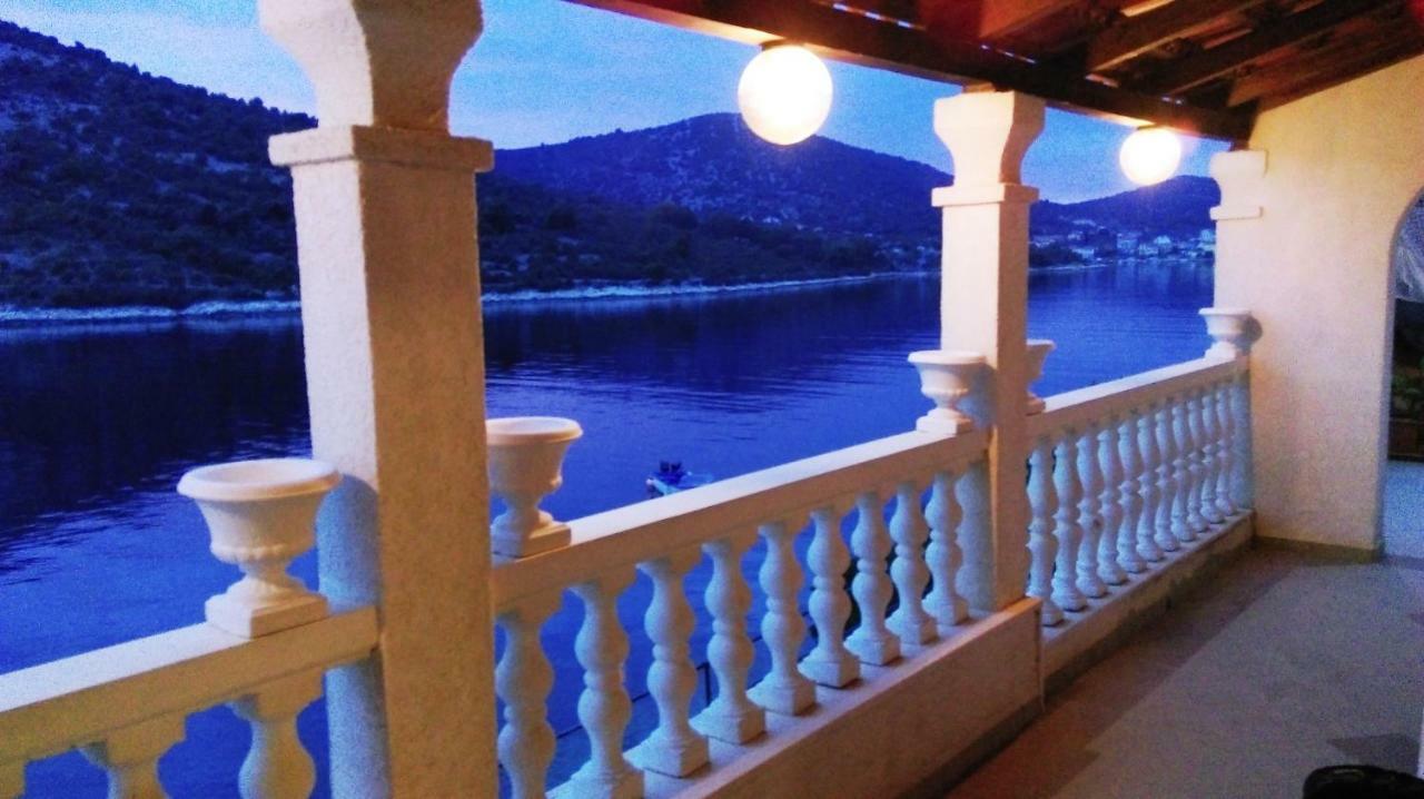 Apartments Carmen Vinišće Kültér fotó